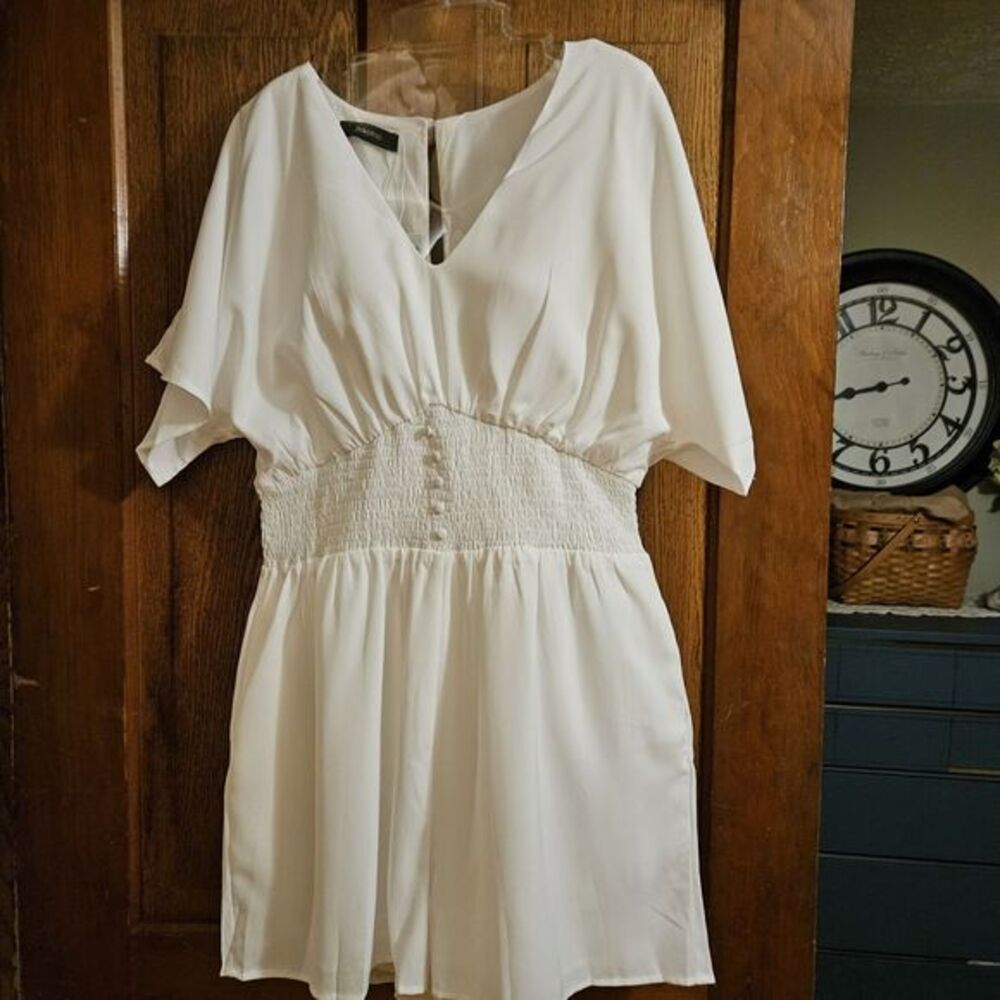 Dokotoo White Smocked Romper Boho Flutter Sleeve One Piece Shorts Sz Large NWT - Picture 3 of 9